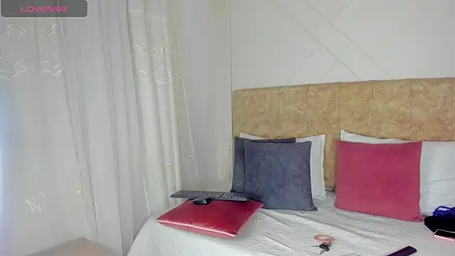 Snapshot of angelinarouse_ chatting on October 7, 2025, 2:45 am angelinarouse online show from October 7, 2025, 2:45 am