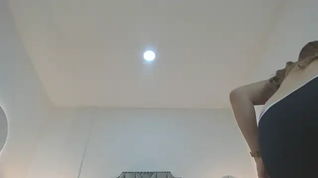 debora scoot online show from February 9, 2026, 11:41 am