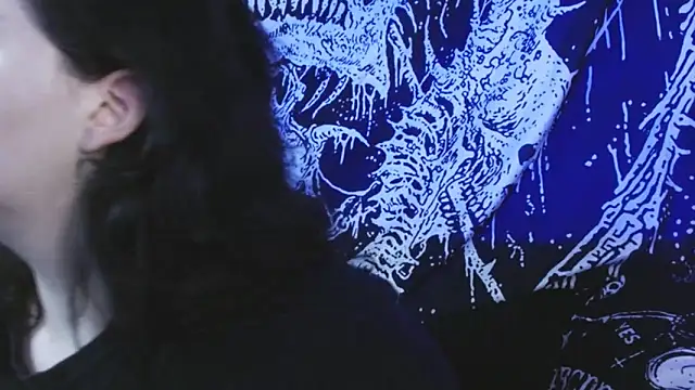 mikaskullcs online show from February 18, 2026, 9:44 pm