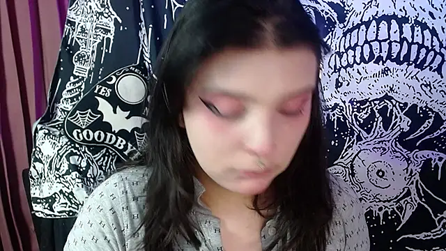 Snapshot of mikaskullcs chatting on June 23, 2026, 5:27 am mikaskullcs online show from June 23, 2026, 5:27 am