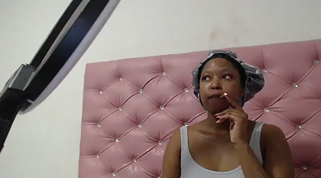 Seductive Onicahh online show from March 18, 2025, 5:23 pm