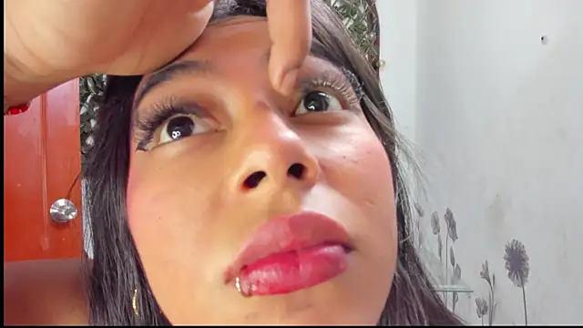 Sarahbrowm  online show from September 28, 2025, 7:54 pm