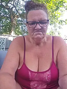 Snapshot of MissQueenBeex chatting on July 10, 2026, 7:19 am MissQueenBeex online show from July 10, 2026, 7:19 am