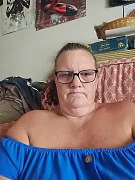 Snapshot of MissQueenBeex chatting on July 23, 2026, 5:09 pm MissQueenBeex online show from July 23, 2026, 5:09 pm
