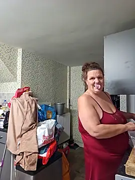 Snapshot of MissQueenBeex chatting on November 30, 2025, 3:57 pm MissQueenBeex online show from November 30, 2025, 3:57 pm