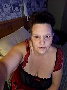 Snapshot of MissQueenBeex chatting on December 4, 2025, 11:59 pm MissQueenBeex online show from December 4, 2025, 11:59 pm