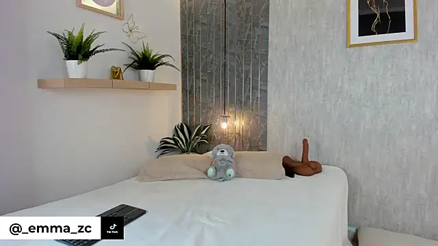 Snapshot of Emmazc_ chatting on July 26, 2026, 3:08 pm Emmazc online show from July 26, 2026, 3:08 pm