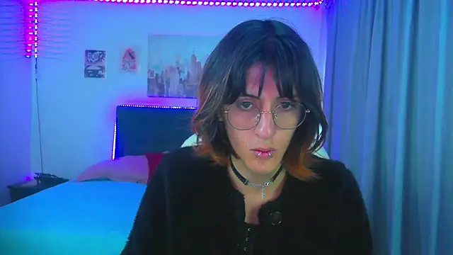 Snapshot of goth_minerva chatting on July 13, 2026, 1:32 pm goth minerva online show from July 13, 2026, 1:32 pm