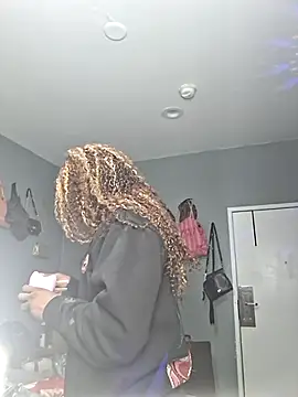 ItsBarbieBitcxxxx69 online show from November 6, 2025, 2:37 am