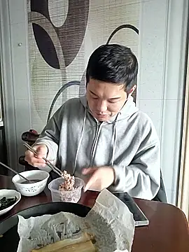 Snapshot of woonee827372 chatting on December 2, 2025, 4:58 am woonee827372 online show from December 2, 2025, 4:58 am