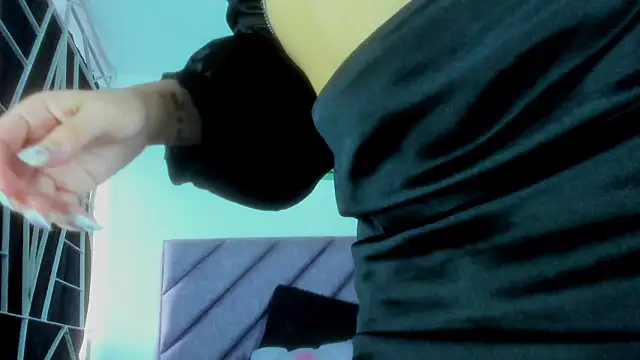 KARINNA  RAVEN online show from October 10, 2025, 5:25 pm