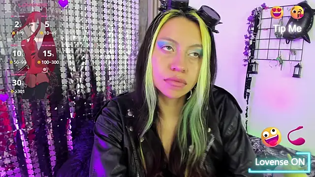 Snapshot of midory_ chatting on November 18, 2025, 4:05 am midory online show from November 18, 2025, 4:05 am