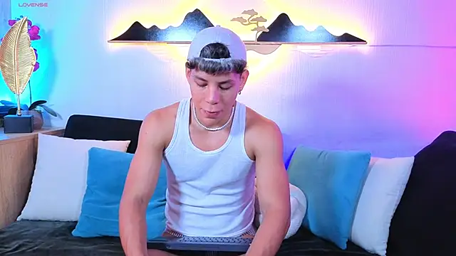 Almiboys online show from April 22, 2026, 11:11 pm