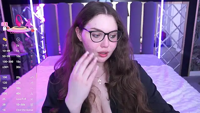 LuxSopphia online show from May 6, 2026, 12:42 pm