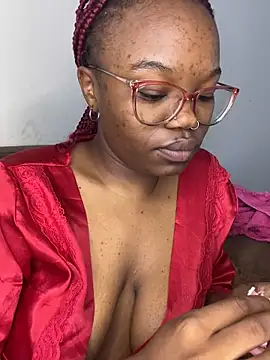 YummyMelanin117 online show from May 4, 2026, 1:14 pm