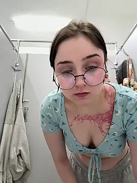 Snapshot of bambi_lu chatting on April 22, 2026, 4:08 am bambi lu online show from April 22, 2026, 4:08 am