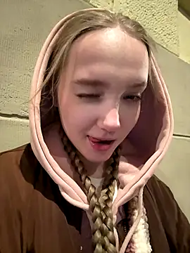 Snapshot of bambi_lu chatting on October 18, 2025, 5:48 pm bambi lu online show from October 18, 2025, 5:48 pm