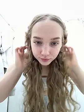 Snapshot of bambi_lu chatting on May 6, 2026, 4:44 pm bambi lu online show from May 6, 2026, 4:44 pm