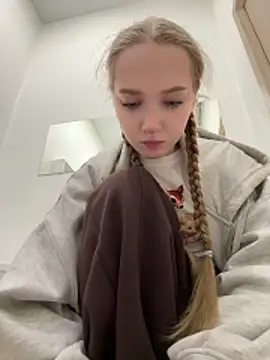 Snapshot of bambi_lu chatting on March 25, 2026, 6:40 pm bambi lu online show from March 25, 2026, 6:40 pm