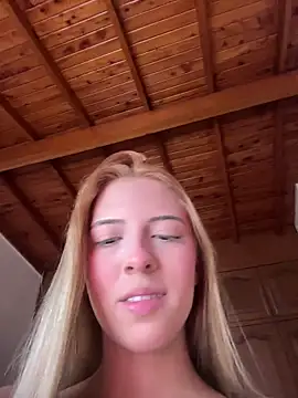 Snapshot of zaraquiinn chatting on November 17, 2025, 3:27 pm zaraquiinn online show from November 17, 2025, 3:27 pm