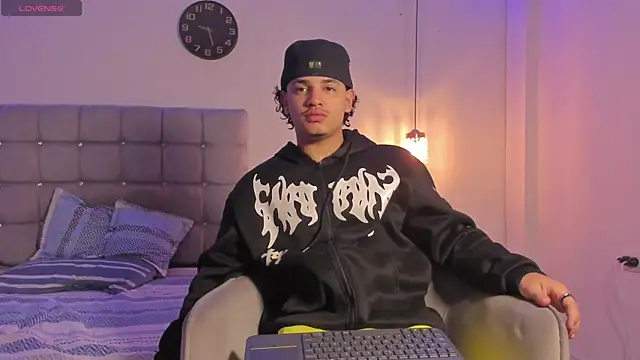 samxx muscle online show from October 23, 2025, 1:43 pm