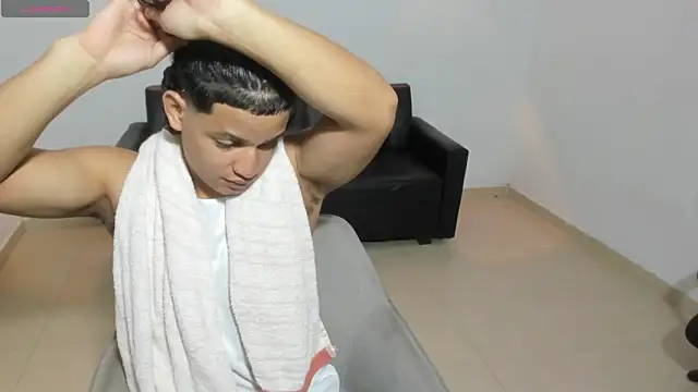 Snapshot of samxx_muscle chatting on June 3, 2026, 1:34 pm samxx muscle online show from June 3, 2026, 1:34 pm