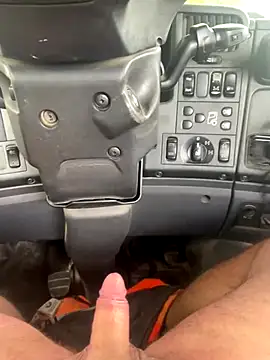 Swiss8700 online show from September 16, 2025, 3:02 pm