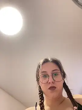 Snapshot of Vviikkssiikk chatting on November 24, 2025, 7:58 pm Vviikkssiikk online show from November 24, 2025, 7:58 pm