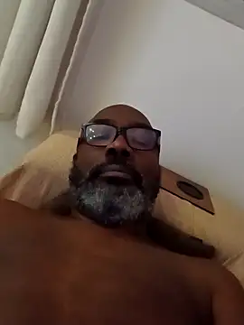 Snapshot of Bigmaumau54 chatting on December 17, 2025, 12:48 am Bigmaumau54 online show from December 17, 2025, 12:48 am