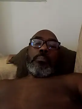 Snapshot of Bigmaumau54 chatting on December 15, 2025, 12:38 am Bigmaumau54 online show from December 15, 2025, 12:38 am