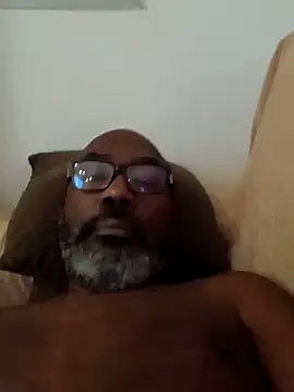 Snapshot of Bigmaumau54 chatting on December 18, 2025, 1:11 am Bigmaumau54 online show from December 18, 2025, 1:11 am