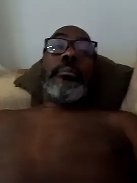 Snapshot of Bigmaumau54 chatting on December 14, 2025, 2:18 am Bigmaumau54 online show from December 14, 2025, 2:18 am