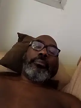 Snapshot of Bigmaumau54 chatting on December 16, 2025, 12:37 am Bigmaumau54 online show from December 16, 2025, 12:37 am