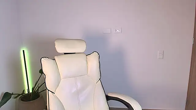 Snapshot of zaphiro77 chatting on November 7, 2025, 8:24 pm zaphiro77 online show from November 7, 2025, 8:24 pm