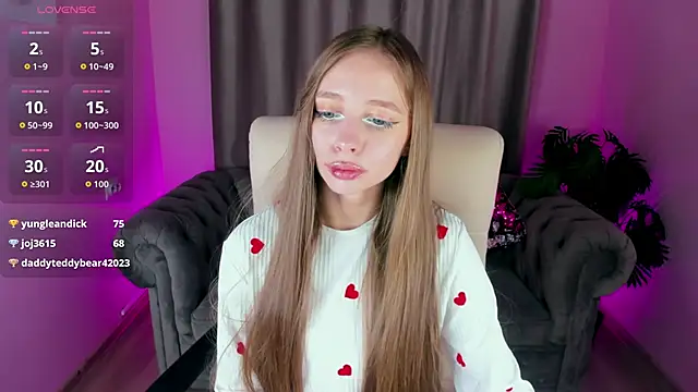 Amy Waynee online show from November 19, 2025, 6:02 am