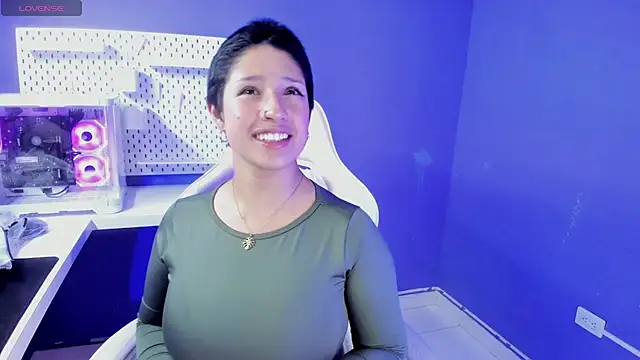 Elaine87  online show from November 19, 2025, 9:48 pm