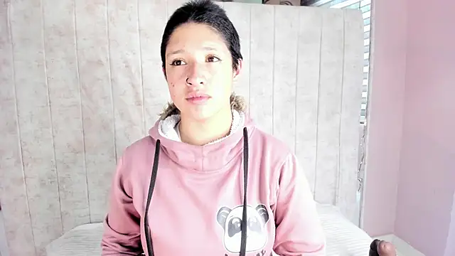 Elaine87  online show from October 30, 2025, 7:11 pm