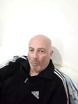 Alexis Bull online show from October 16, 2025, 5:21 pm