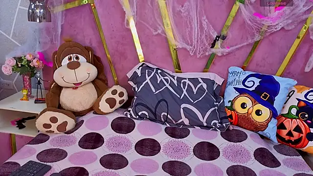 Snapshot of MilleyJones chatting on October 25, 2025, 7:58 pm MilleyJones online show from October 25, 2025, 7:58 pm