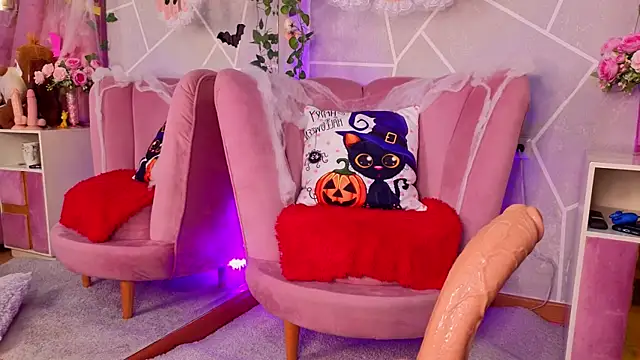 Snapshot of MilleyJones chatting on October 18, 2025, 7:10 am MilleyJones online show from October 18, 2025, 7:10 am