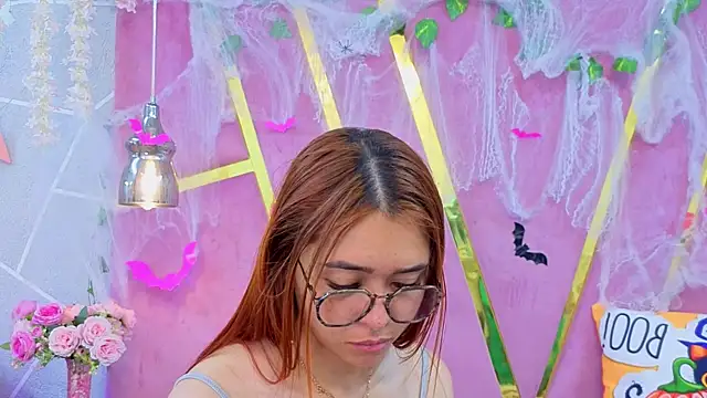 Snapshot of MilleyJones chatting on October 17, 2025, 6:21 pm MilleyJones online show from October 17, 2025, 6:21 pm