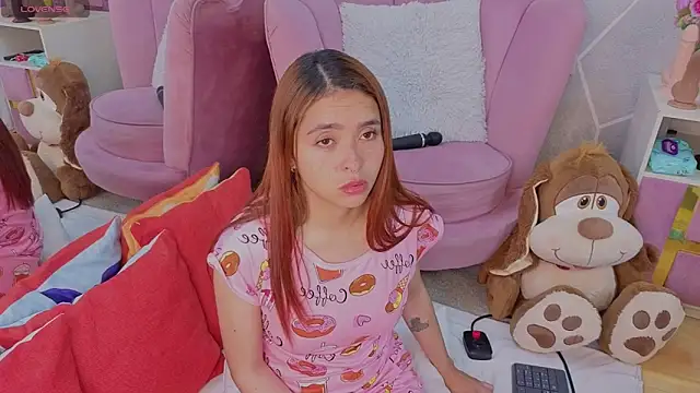 Snapshot of MilleyJones chatting on December 4, 2025, 8:19 pm MilleyJones online show from December 4, 2025, 8:19 pm