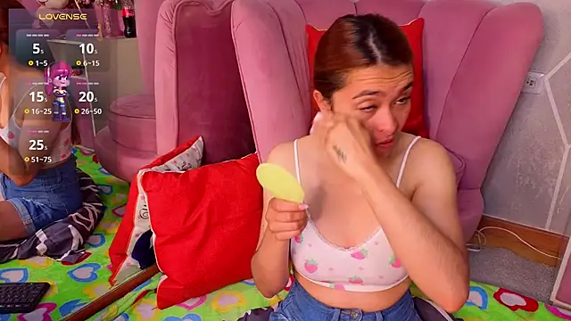 Snapshot of MilleyJones chatting on November 8, 2025, 7:39 pm MilleyJones online show from November 8, 2025, 7:39 pm