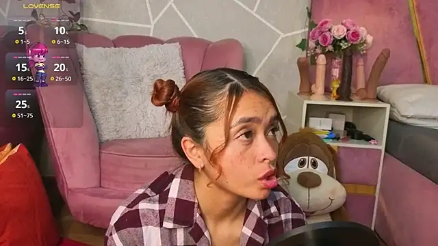 Snapshot of MilleyJones chatting on November 25, 2025, 12:27 pm MilleyJones online show from November 25, 2025, 12:27 pm