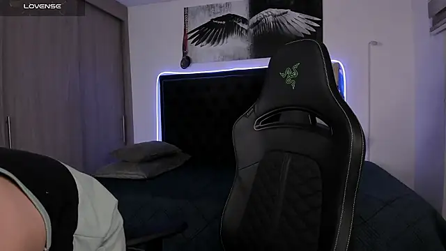 santi aesthetic online show from March 10, 2026, 12:25 am