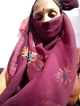 Snapshot of Soniy-Maax chatting on April 24, 2026, 4:53 pm Soniy-Maax online show from April 24, 2026, 4:53 pm