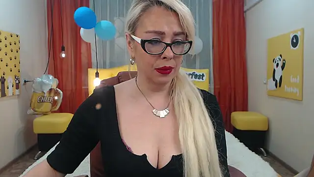 KatrinaCharm online show from October 7, 2025, 12:28 pm