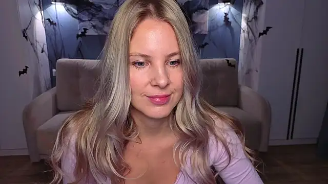 MelanieBennett online show from October 27, 2025, 6:14 am