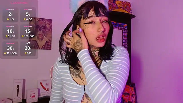 Snapshot of SharaRoss1 chatting on March 13, 2026, 4:28 am SharaRoss1 online show from March 13, 2026, 4:28 am