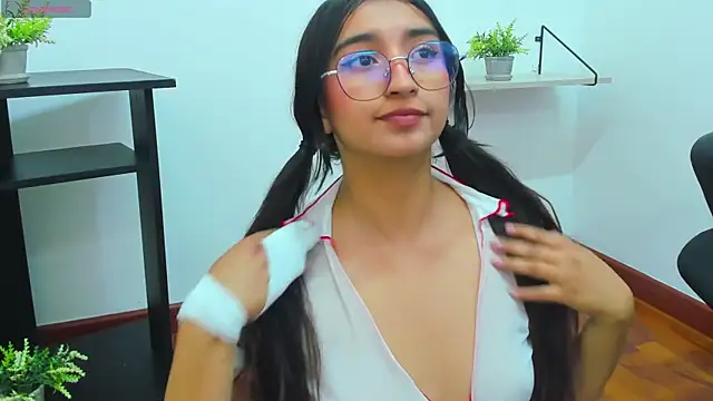 Snapshot of _Orquidea_ chatting on November 5, 2025, 1:03 pm Orquidea online show from November 5, 2025, 1:03 pm